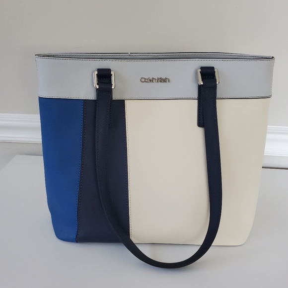Calvin Klein tote bag. - Picture 4 of 16
